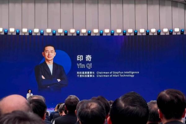 深度解析：足球联赛战术演变与未来趋势 - 满冠体育