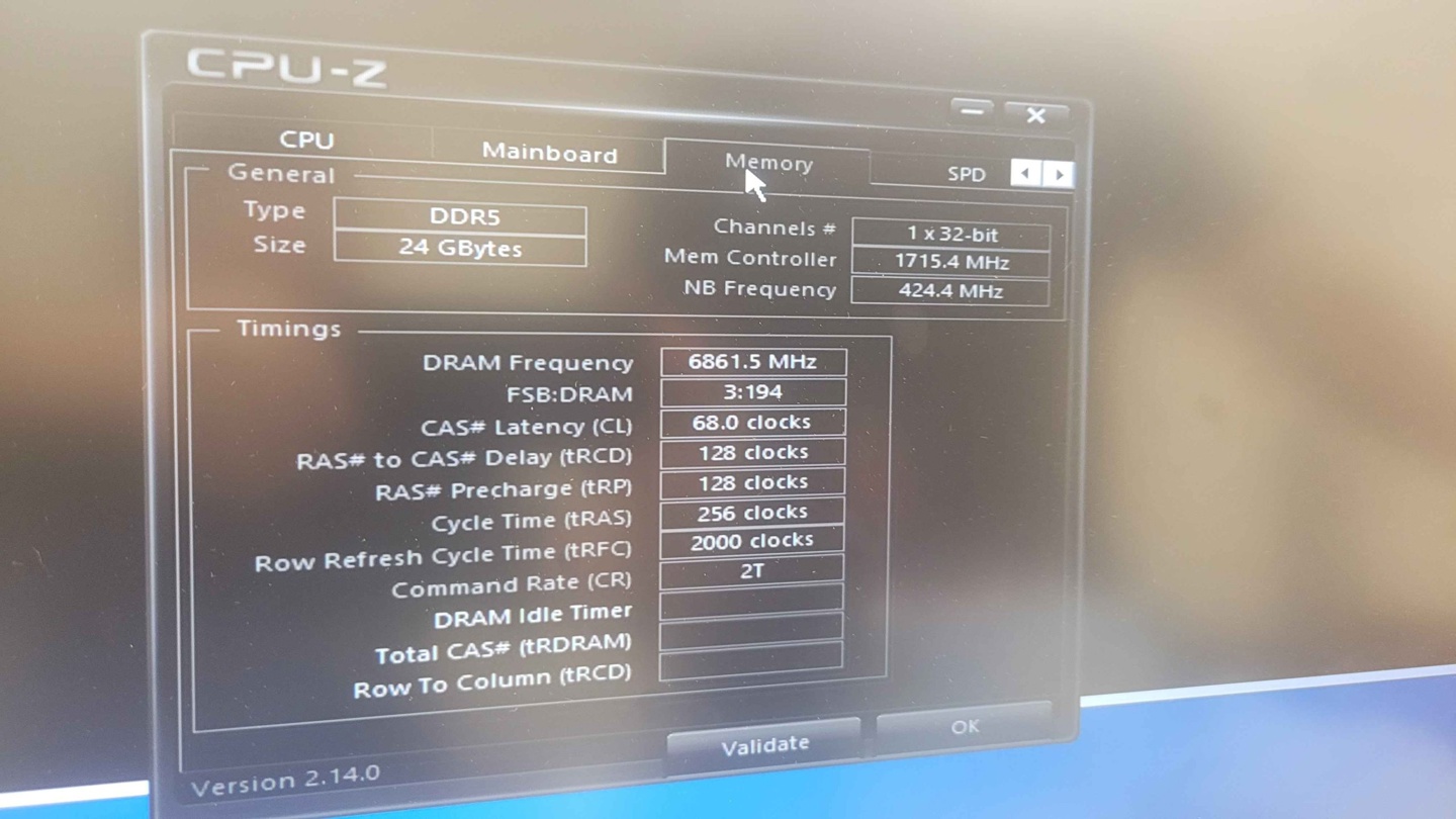 A CPU-Z interface displays memory details with 'DDR5' type, '24 GBytes' size, '6861.5 MHz' DRAM frequency, and '3:194' FSB:DRAM ratio.
